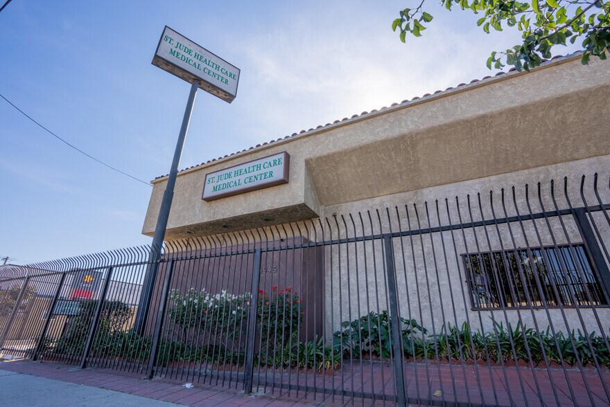 More Photos Of 4946 Florence Ave, Bell Medical For Sale