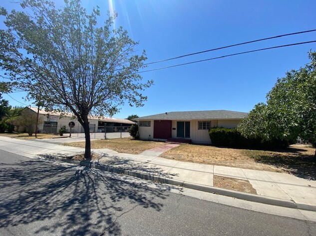 More Photos Of 840 W Elm Ave, Coalinga Manufacturing For Sale