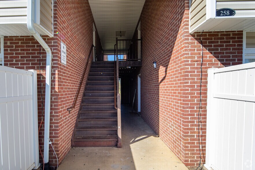 More Photos Of 201 Brickyard Dr, Dillwyn Apartments For Sale