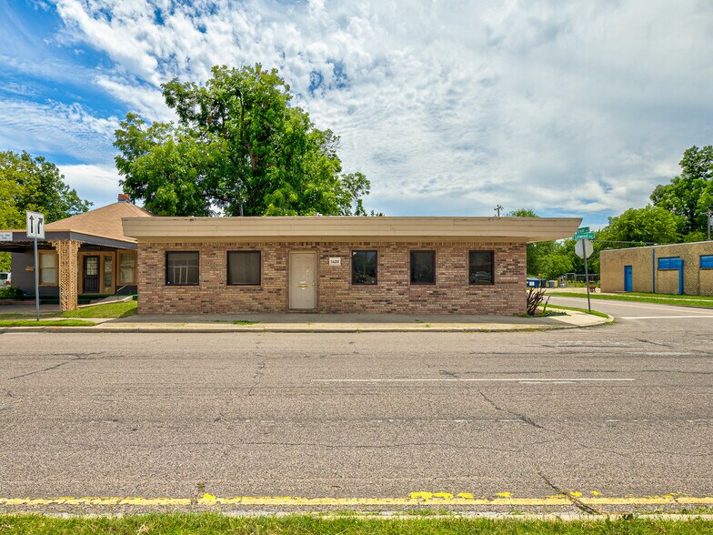 More Photos Of 1420 Linwood Blvd, Oklahoma City Office For Sale
