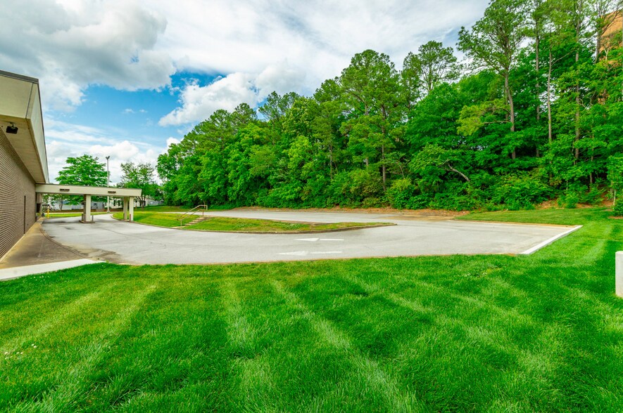 More Photos Of 1012 Riverfront Pkwy, Chattanooga Office For Sale