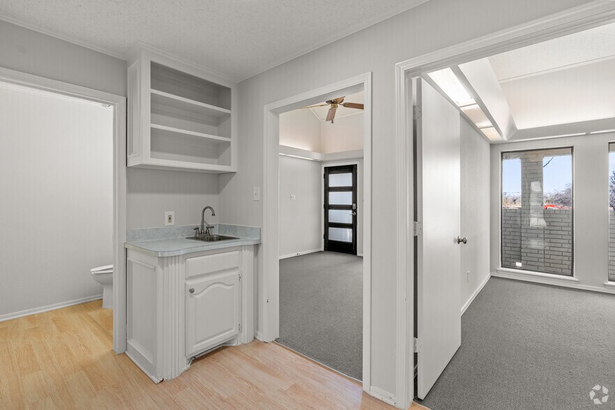 More Photos Of 190 W Highway 114, Southlake Office Residential For Lease