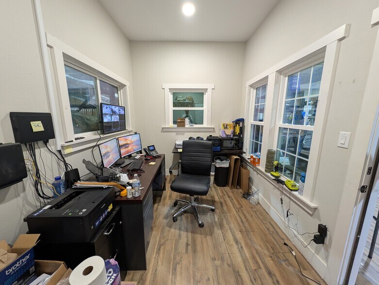 More Photos Of 300 Kelly St, Waco Warehouse For Sale