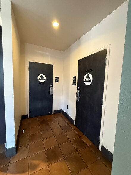 More Photos Of 1235 State St, Santa Barbara Storefront Retail Office For Lease