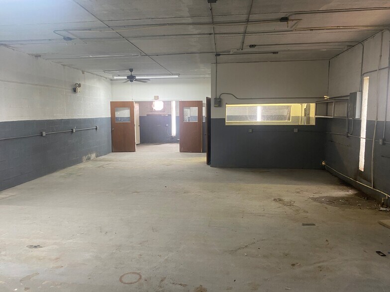 More Photos Of 4406 Arnold Ave, Naples Warehouse For Sale