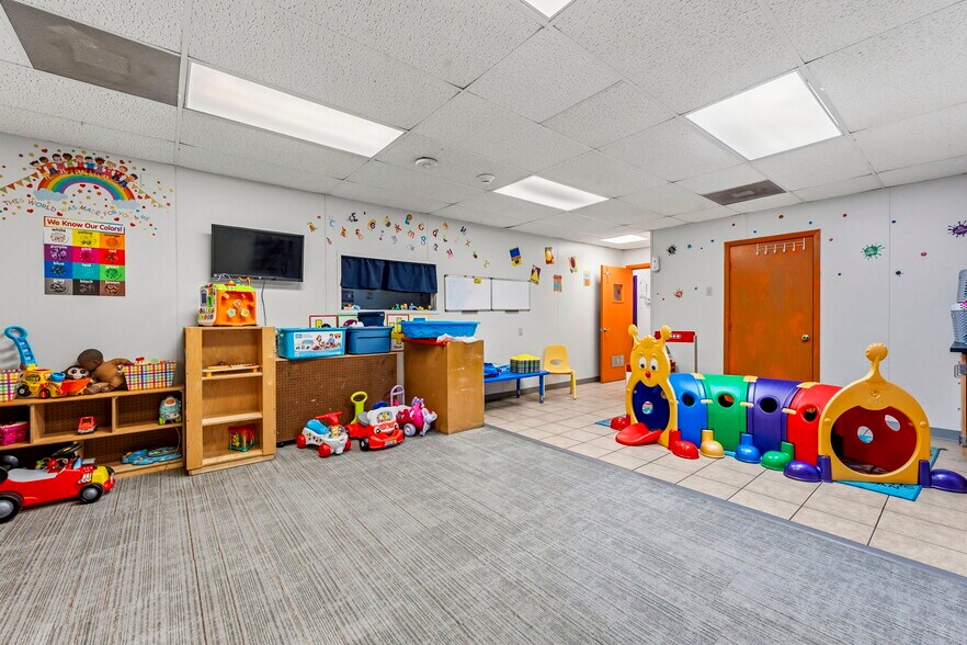 More Photos Of 16737 Sprawling Oaks Dr, Conroe Daycare Center For Sale
