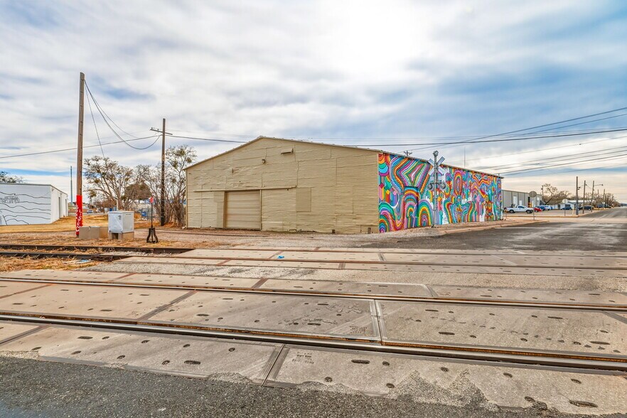 More Photos Of 26 W Washington Dr, San Angelo Warehouse For Sale