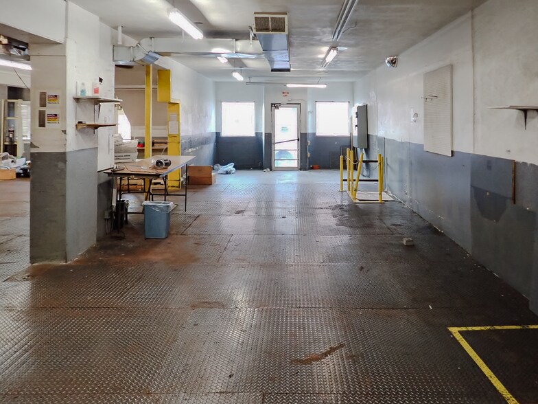 More Photos Of 116 N Main St, Kendallville Flex For Sale