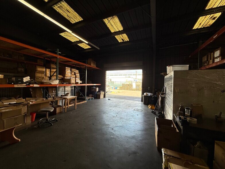 More Photos Of 5041 Santa Fe Ave, Vernon Distribution For Lease
