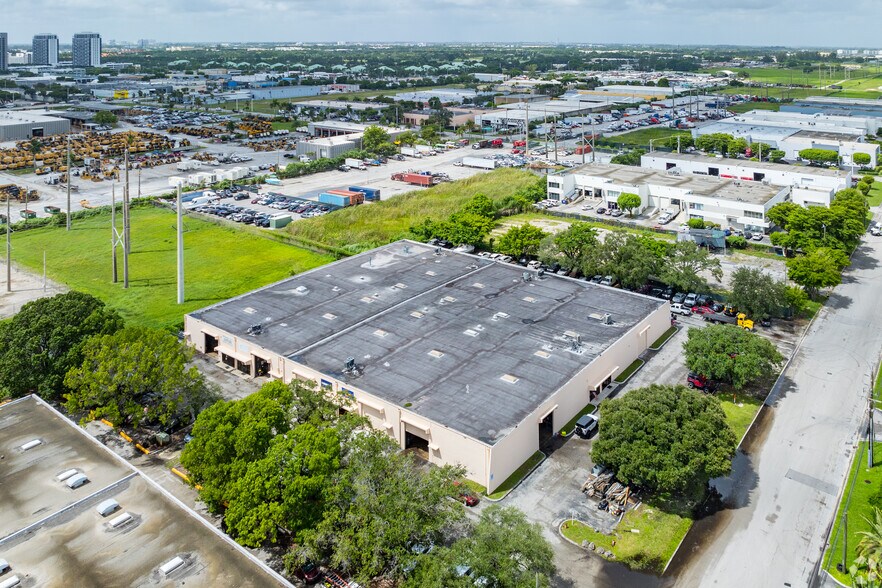 More Photos Of 6350-6370 NW 82nd Ave, Miami Light Manufacturing For Lease