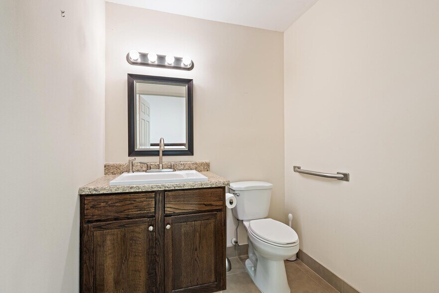 More Photos Of 212 N U.S. Hwy 1, Tequesta Warehouse For Lease