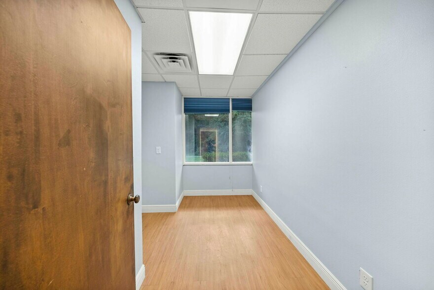 More Photos Of 1600 Jenks Ave, Panama City Medical For Sale
