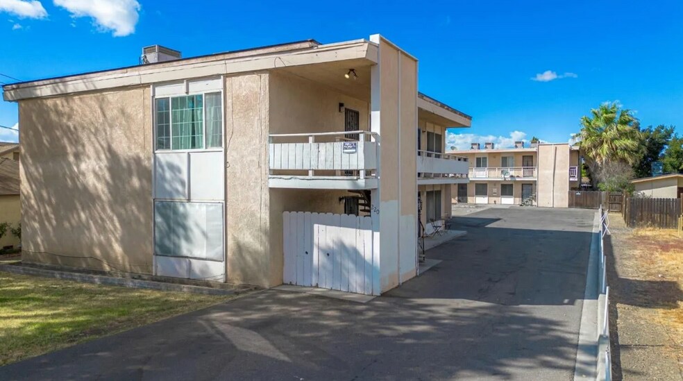 More Photos Of 218 W K St, Los Banos Apartments For Sale