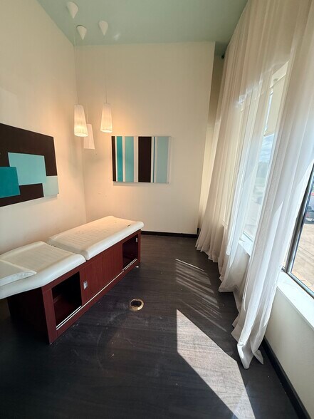 More Photos Of 2140 W Grande Blvd, Tyler Medical For Lease