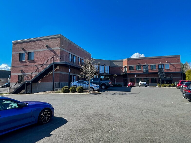 More Photos Of 9975 SW Frewing St, Tigard Office For Lease