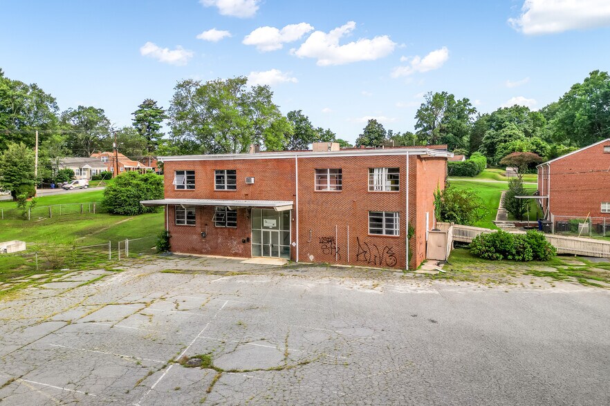 More Photos Of 2925 S Main St, Winston-Salem Office For Sale