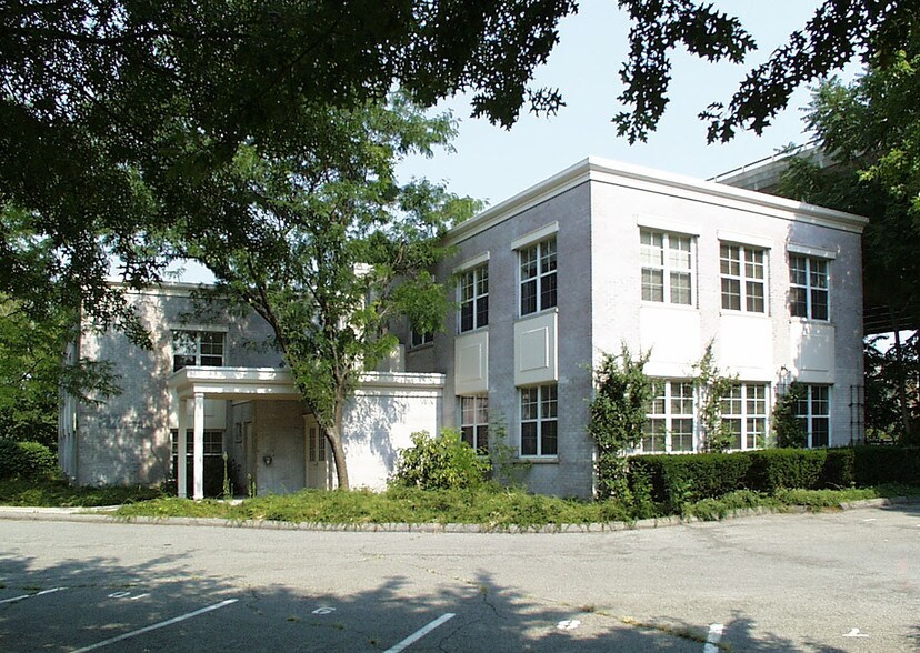 More Photos Of 31 River Rd, Greenwich Medical For Lease