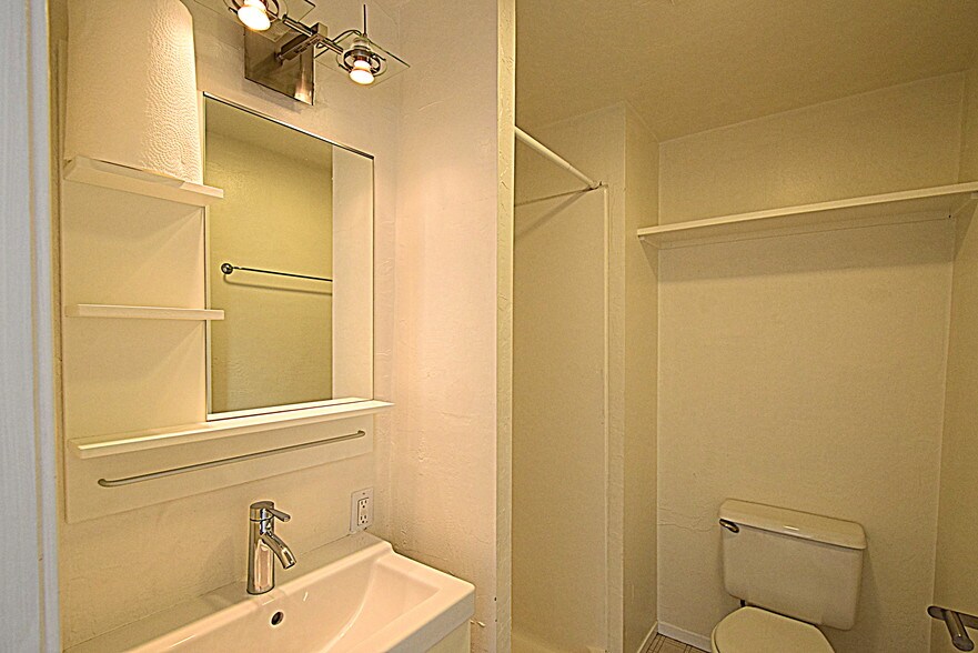 More Photos Of 3 Gate 5 Rd, Sausalito Office For Lease
