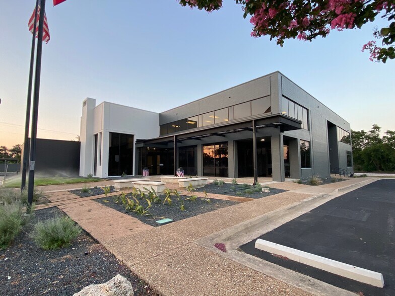 More Photos Of 600 N Bell Blvd, Cedar Park Medical For Lease