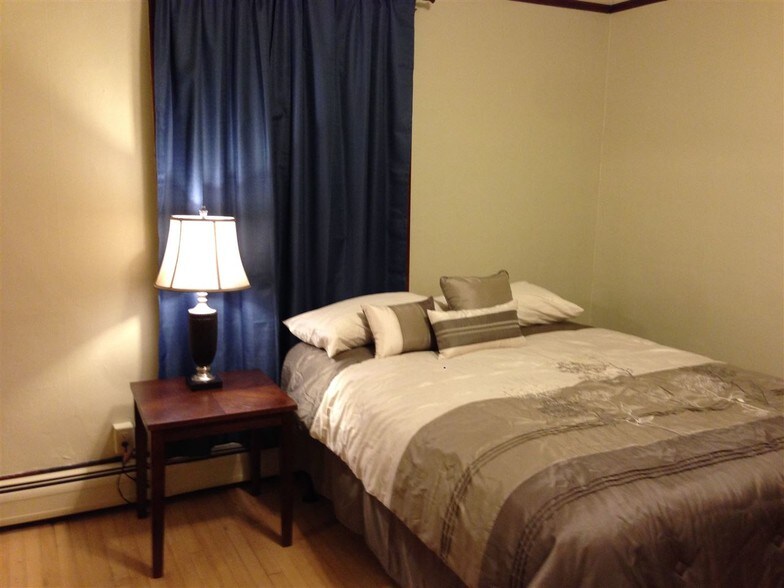 More Photos Of 42 Central St, Newport Flex For Lease