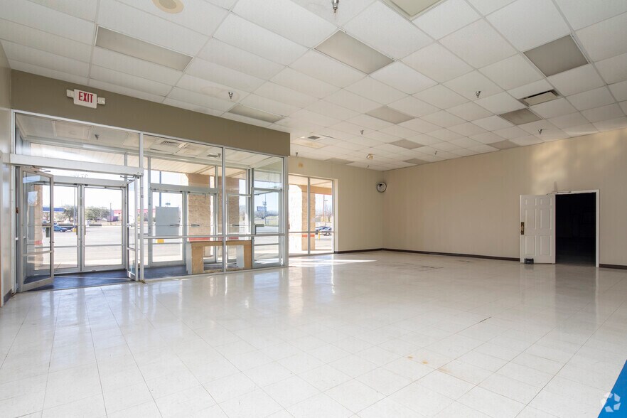 More Photos Of 3705-3789 Eastern Blvd, Montgomery Unknown For Lease