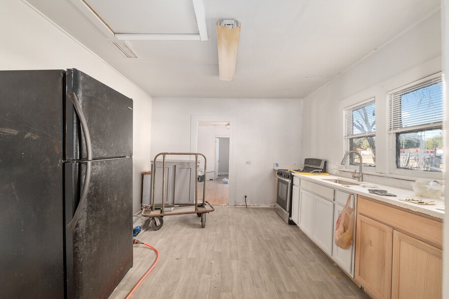 More Photos Of 1007 25th St, Ocala General Retail For Sale