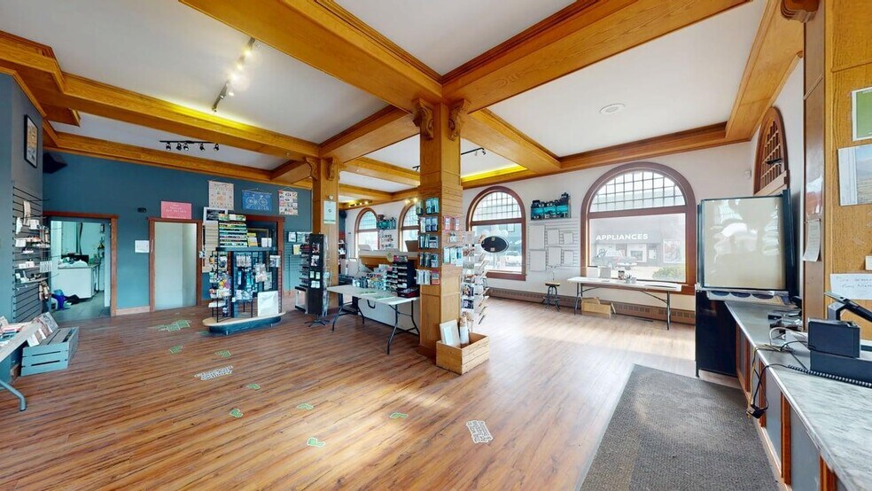 More Photos Of 800 Baker St, Cranbrook Storefront Retail Office For Sale