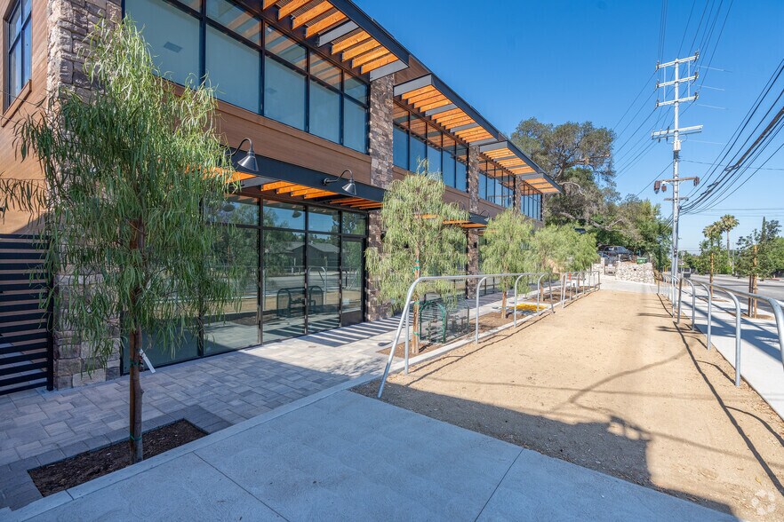 More Photos Of 9668 Sunland Blvd, Shadow Hills Medical For Lease