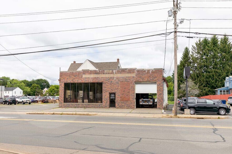 More Photos Of 170 E Main St, Milford Auto Repair For Sale