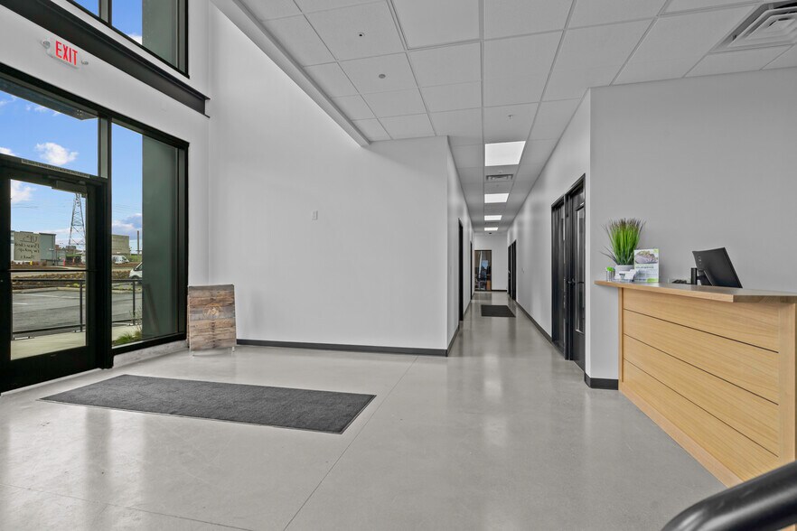 More Photos Of 15205 SW Arrow St, Sherwood Manufacturing For Sale