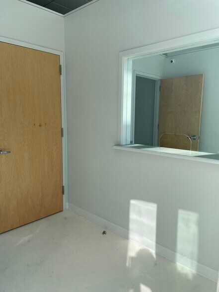 More Photos Of 33 State Route 27, Edison Freestanding For Sale