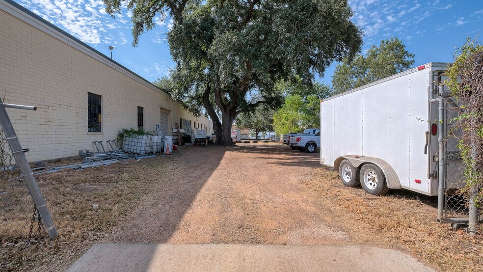 More Photos Of 2302 Main St, Waller Office For Sale