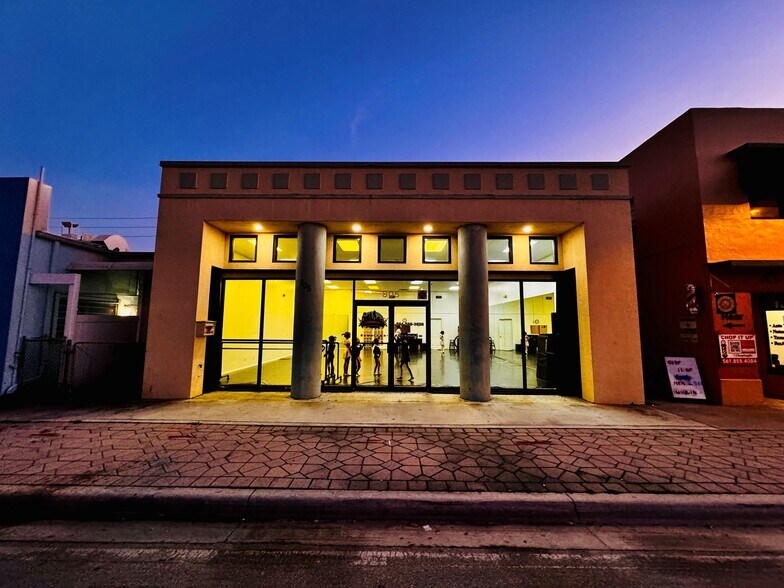 Primary Photo Of 805 Lucerne Ave, Lake Worth Storefront For Sale