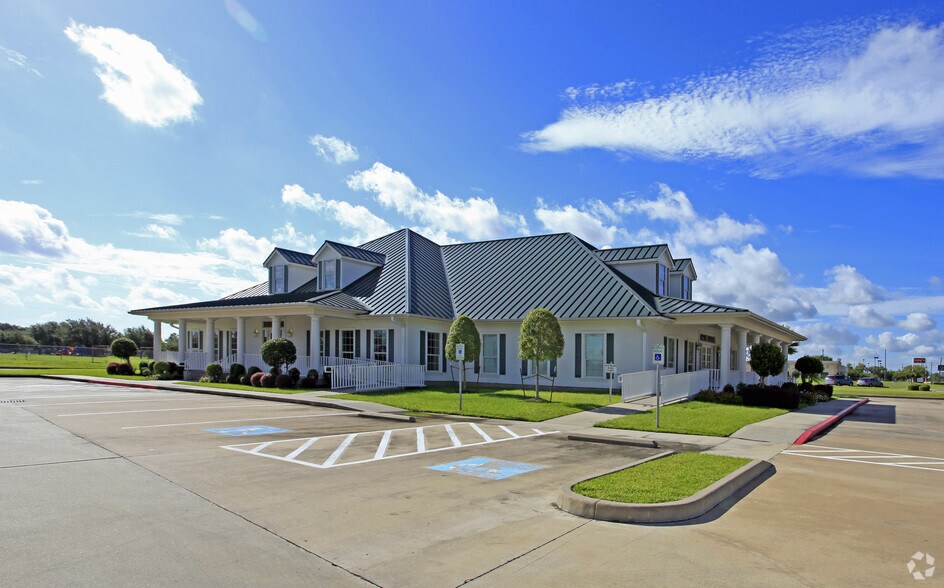 More Photos Of 4601 Center St, Deer Park Medical For Lease
