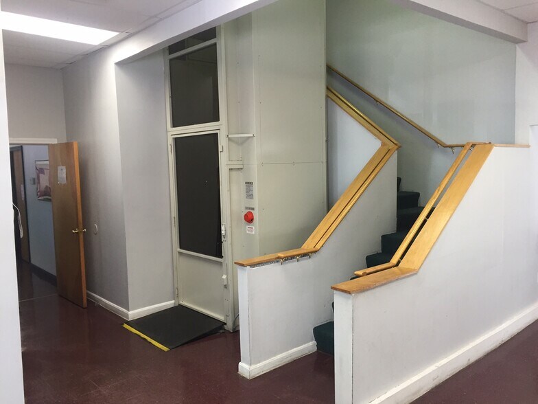 More Photos Of 50 Aldrin Rd, Plymouth Flex For Lease