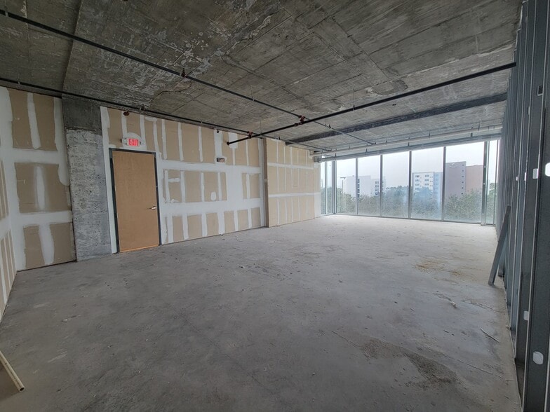 More Photos Of 10450 NW 33rd St, Doral Office For Sale