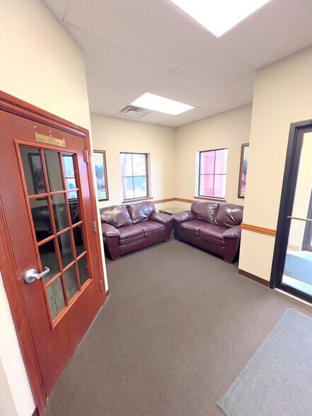 More Photos Of 1015 E Broadway St, Altus Medical For Lease