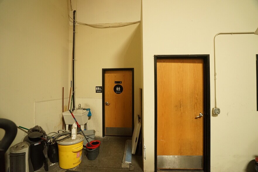 More Photos Of 1590 S Milliken Ave, Ontario Warehouse For Lease