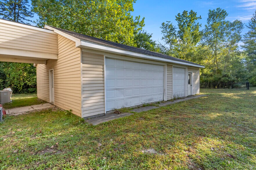 More Photos Of 435 Sumpter rd, Belleville Hospital For Sale