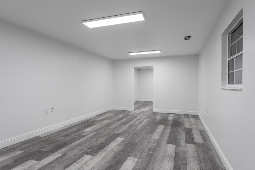 More Photos Of 3143 W Tharpe St, Tallahassee Warehouse For Lease