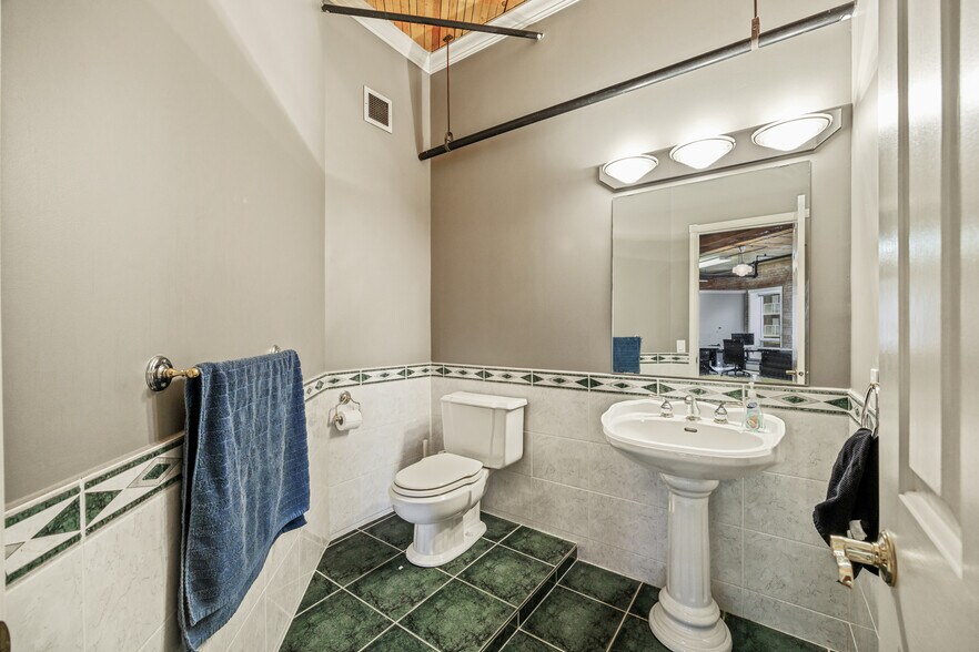 More Photos Of 535 10th Ave SW, Calgary Apartments For Sale