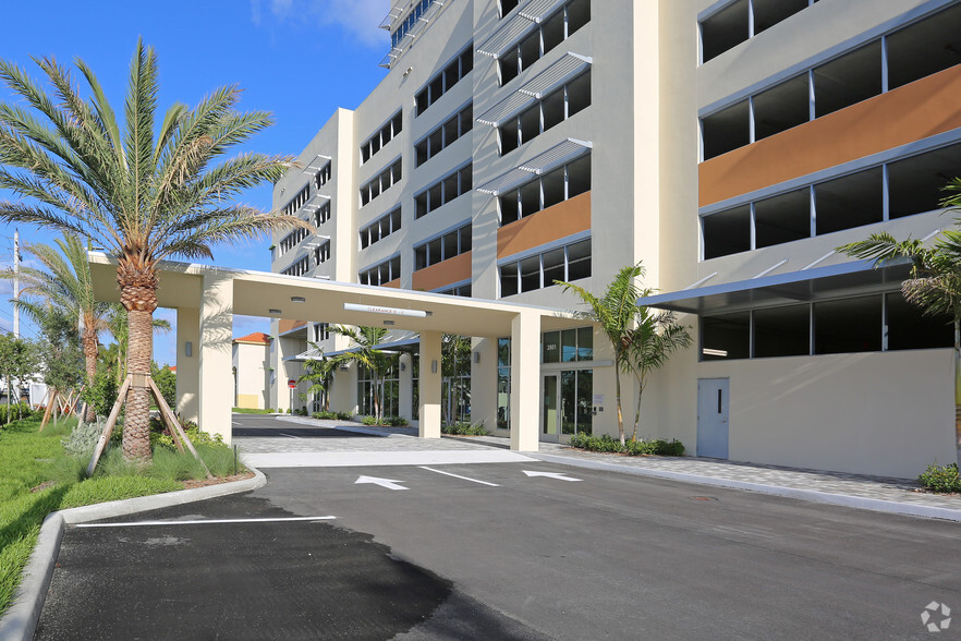 Primary Photo Of 2801 NE 213th St, Aventura Medical For Lease