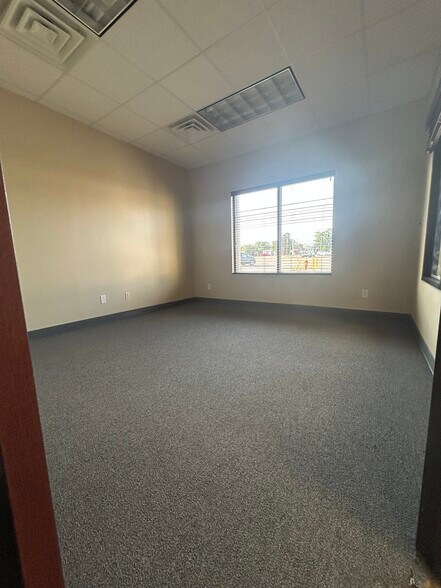 More Photos Of 639 E Madison Ave, Bastrop Office For Lease