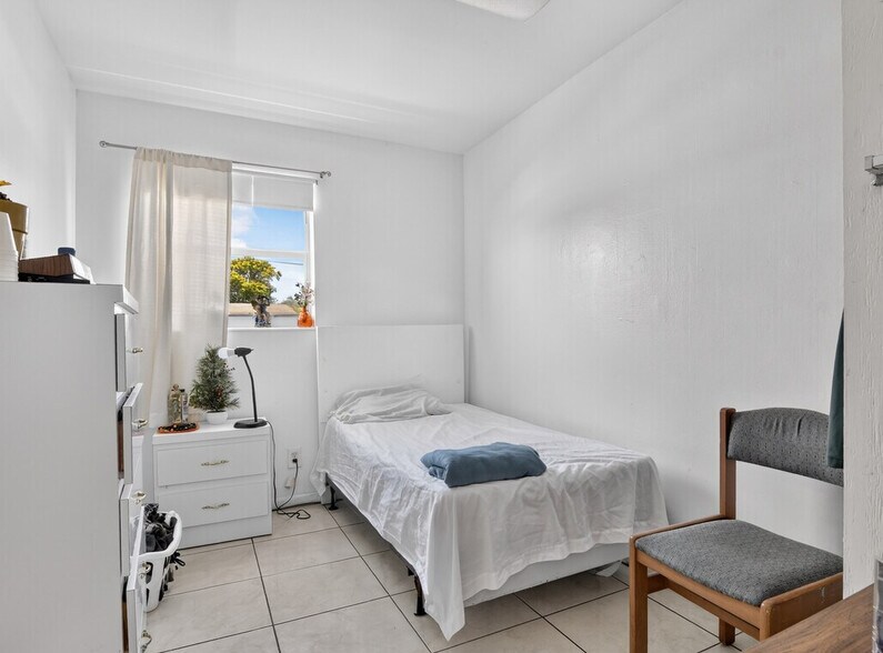 More Photos Of Blue Heron Blvd - 40 Bed Licensed Independent Living Facility, Riviera Beach Healthcare For Sale
