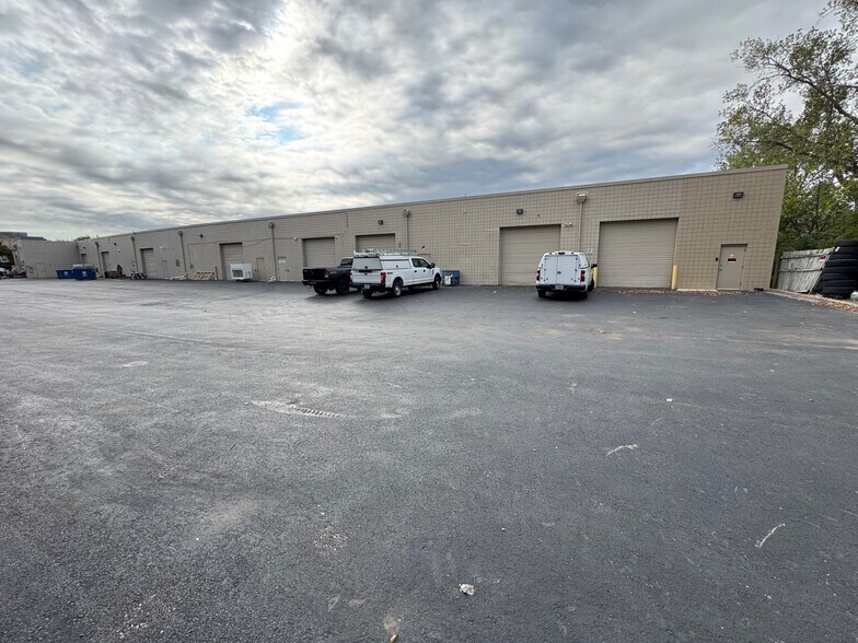 More Photos Of 7810-7900 NW 100th St, Kansas City Unknown For Lease