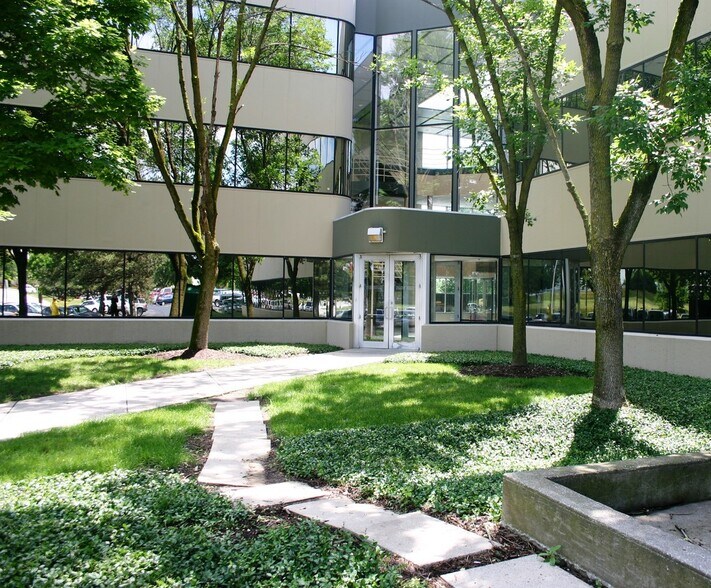 More Photos Of 5420 W Southern Ave, Indianapolis Office For Sale