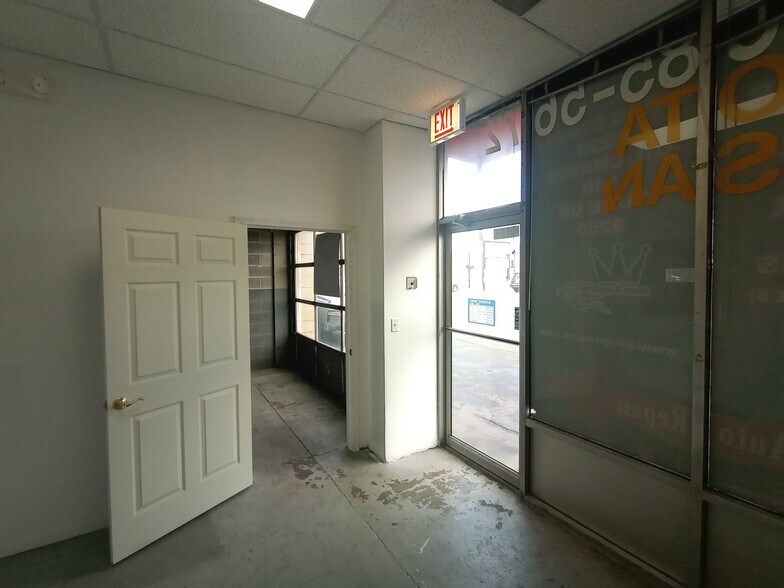 More Photos Of 4609-4621 W Belmont Ave, Chicago Auto Repair For Lease
