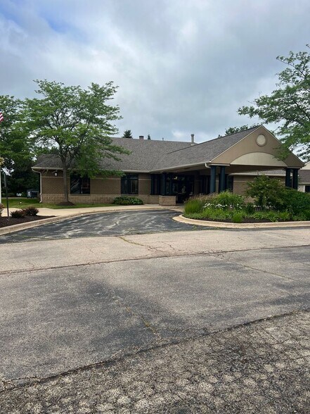 More Photos Of 6825 Weaver Rd, Rockford Funeral Home For Sale