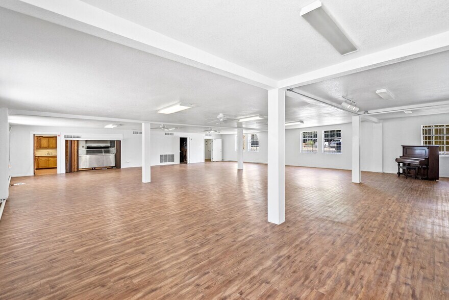 More Photos Of 1701 W Woodlawn Ave, San Antonio Religious Facility For Sale