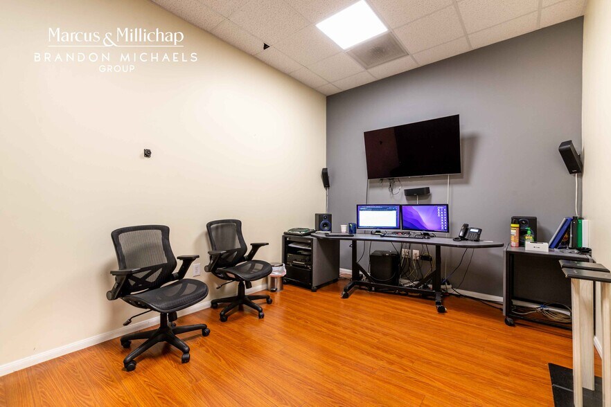 More Photos Of 2000 N Buena Vista St, Burbank Loft Creative Space For Sale